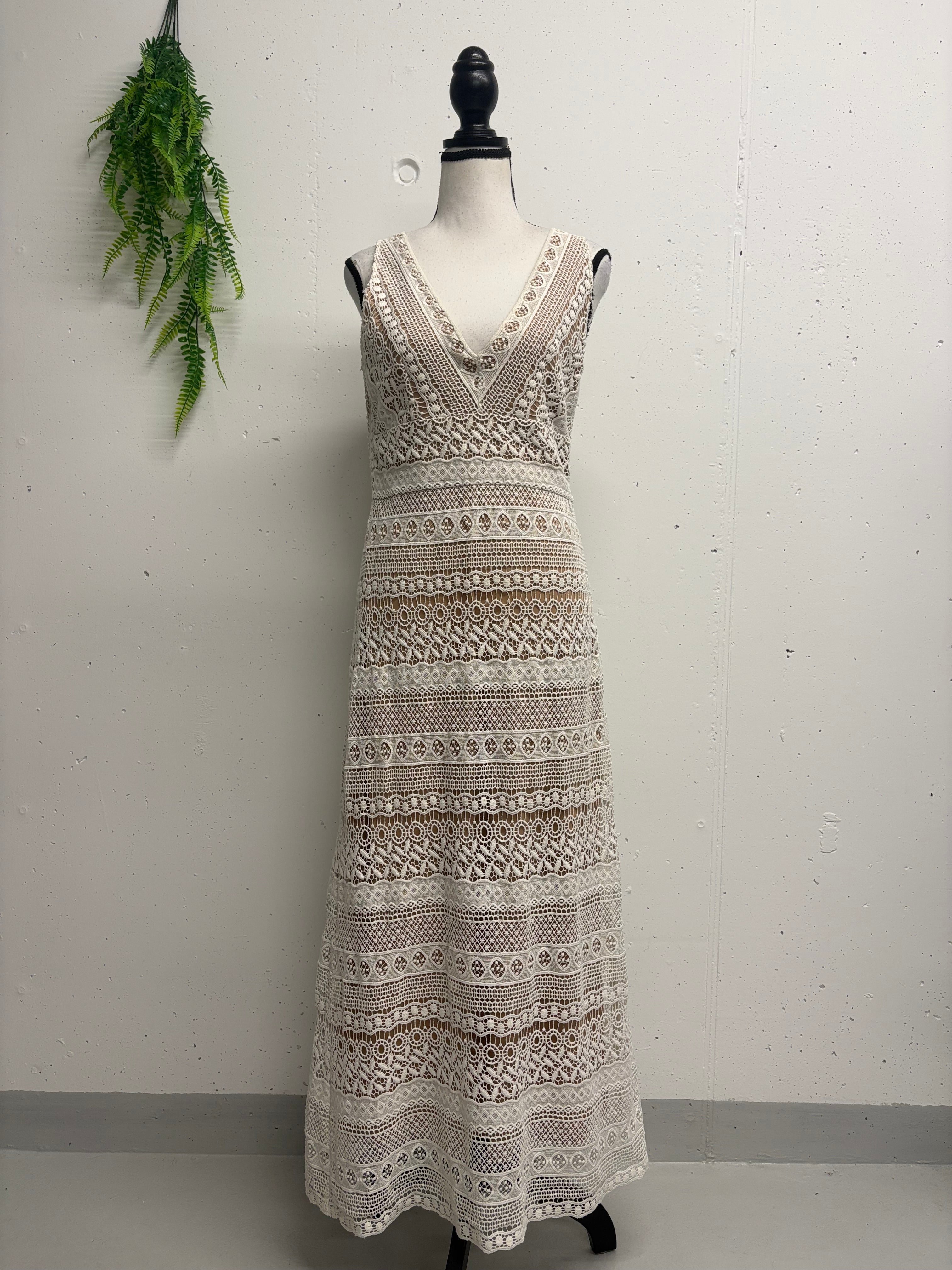 Maxikleid aus Häkelspitze