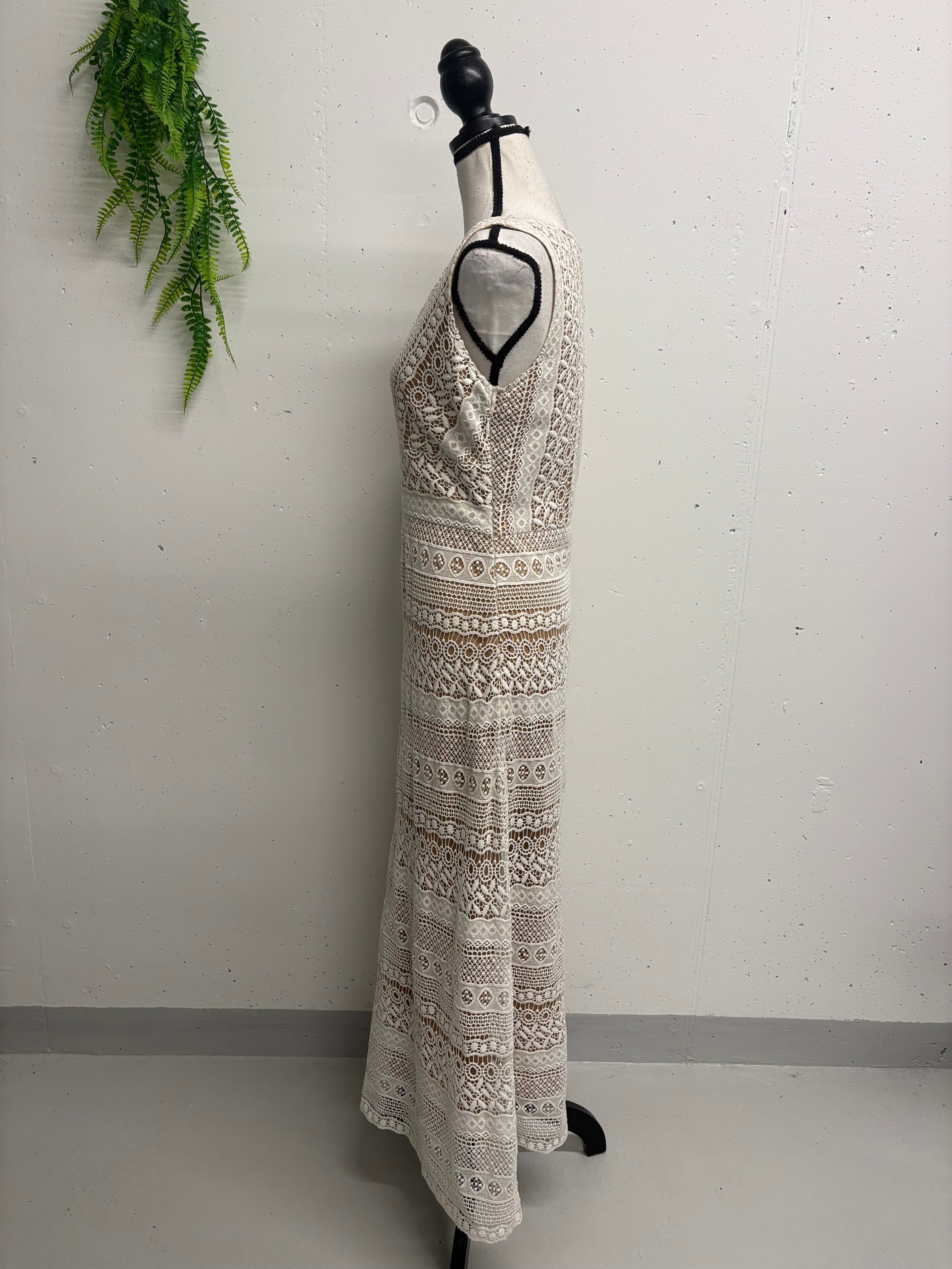 Maxikleid aus Häkelspitze